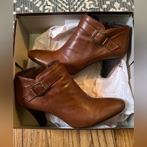Bandolino, leather, brown booties. Size 6
